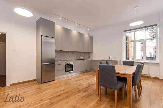 Izīrē plašu un elegantu dzīvokli Rīgas Klusajā centrā.
Piedāvājumā gaišs un mājīgs dzīvoklis prestiž Рига