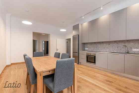 Izīrē plašu un elegantu dzīvokli Rīgas Klusajā centrā.
Piedāvājumā gaišs un mājīgs dzīvoklis prestiž Рига