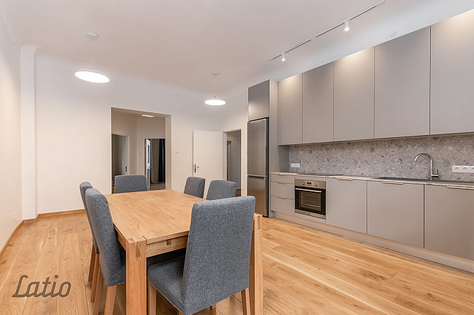 Izīrē plašu un elegantu dzīvokli Rīgas Klusajā centrā.
Piedāvājumā gaišs un mājīgs dzīvoklis prestiž Рига - изображение 3