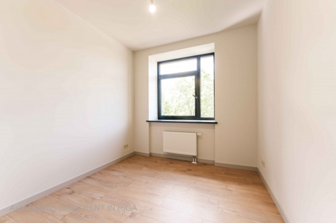 Современная и продуманная до мелочей трёхкомнатная квартира по адресу Лиелирбес Рига - изображение 9