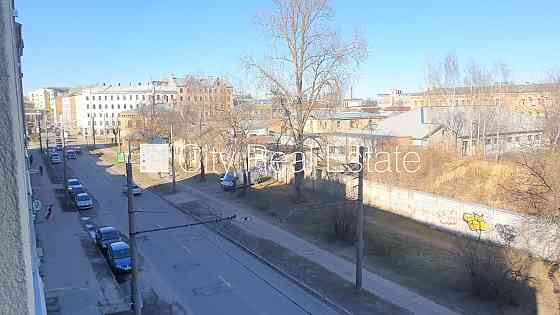 Реновированный дом, окна выходят во двор, количество спален 4 шт., изолированные Rīga