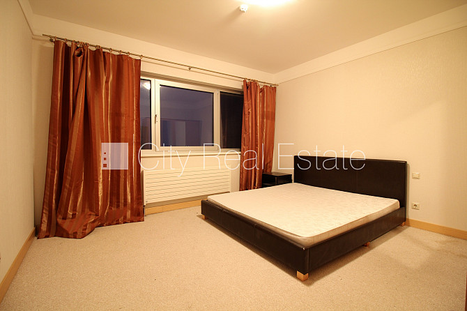 Pagalma ēka, slēgts pagalms, teritorijas iebrauktuves vārti aprīkoti ar automatizētu Rīga - foto 7