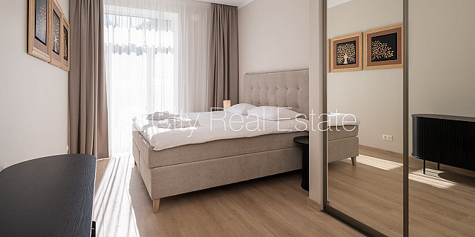 Fasādes māja, ir lifts, kāpņu telpa pēc kosmētiskā remonta, viena istaba izolēta, studio Rīga - foto 6