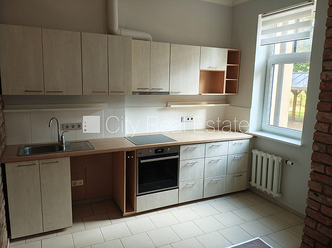 Таунхаус, территория обнесена забором, гараж на одну машину, три балкона, Юрмала - изображение 15