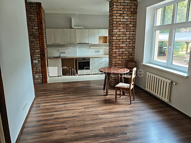 Таунхаус, территория обнесена забором, гараж на одну машину, три балкона, Юрмала - изображение 14