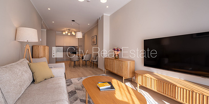 Таунхаус, территория обнесена забором, гараж на одну машину, три балкона, Юрмала - изображение 2