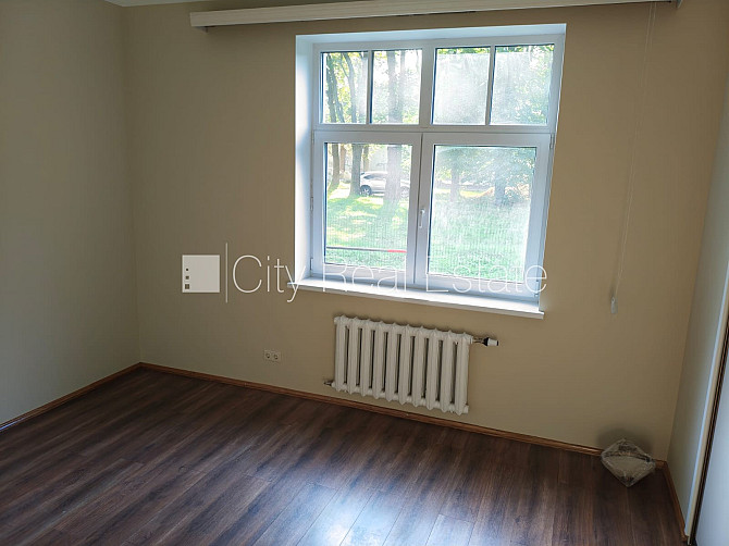 Таунхаус, территория обнесена забором, гараж на одну машину, три балкона, Юрмала - изображение 18