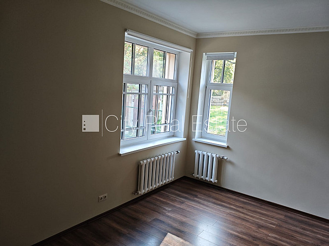 Таунхаус, территория обнесена забором, гараж на одну машину, три балкона, Юрмала - изображение 17