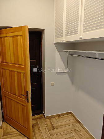 Таунхаус, территория обнесена забором, гараж на одну машину, три балкона, Юрмала - изображение 20