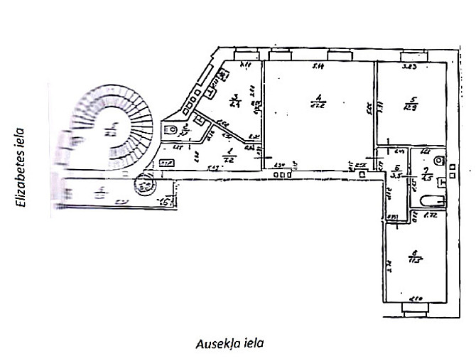 Fasādes māja, kāpņu telpa pēc kosmētiskā remonta, logi vērsti mājas abās pusēs, istabas Rīga - foto 12