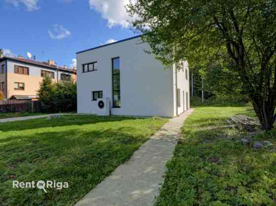 Доходный дом на улице Юркалнес  Продаётся доходный дом с превосходным Рига