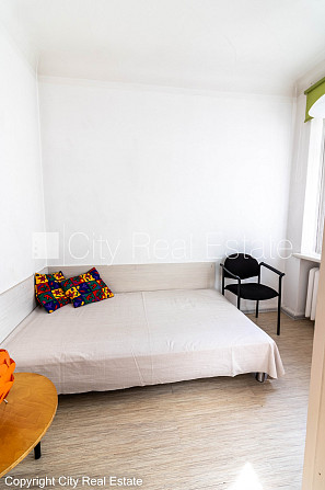 Фасадный дом, реставрированный дом, вход с улицы и со двора, лифт, балкон, окна Рига - изображение 13