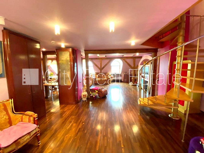 Фасадный дом, реновированный дом, подъездная дорога покрыта брущаткoй, лифт, Рига - изображение 20