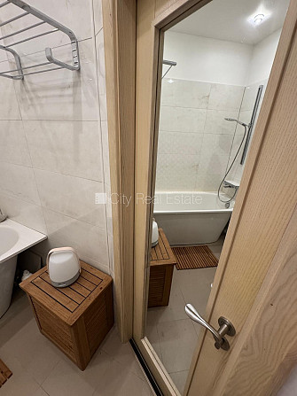 Фасадный дом, реновированный дом, территория обнесена забором, место для машины, Рига - изображение 19