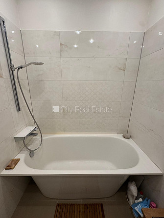 Фасадный дом, реновированный дом, территория обнесена забором, место для машины, Рига - изображение 18