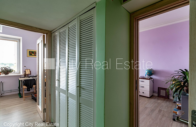 Фасадный дом, реновированный дом, территория обнесена забором, место для машины, Рига - изображение 9