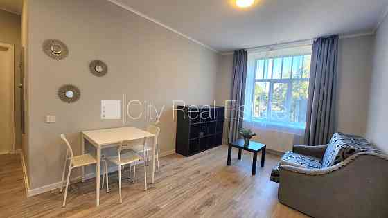 Реновированный дом, лифт, лестничная клетка после капитального ремонта, окна Рига