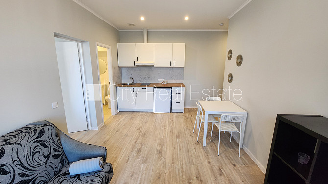 Реновированный дом, лифт, лестничная клетка после капитального ремонта, окна Рига - изображение 1