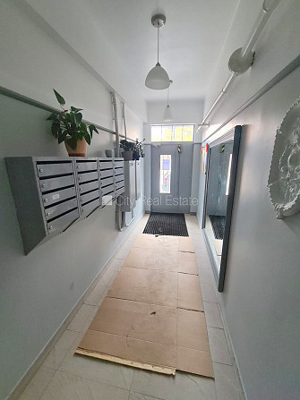 Реновированный дом, лифт, лестничная клетка после капитального ремонта, окна Рига - изображение 19