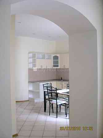 Частный дом, фасадный дом, реновированный дом, закрытый двор, территория обнесена Рига