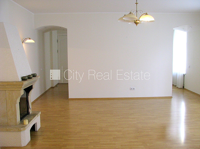 Частный дом, фасадный дом, реновированный дом, закрытый двор, территория обнесена Рига - изображение 5