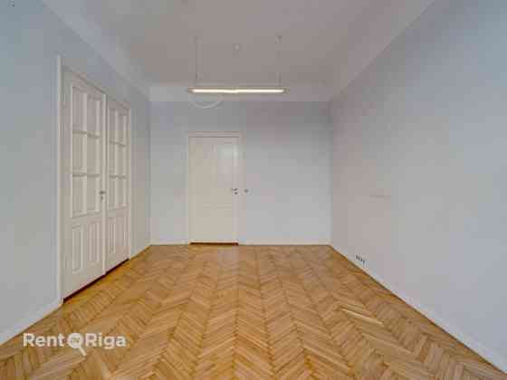 Сдаются офисные помещения в центре Риги, в активном и хорошо видимом месте! Rīga