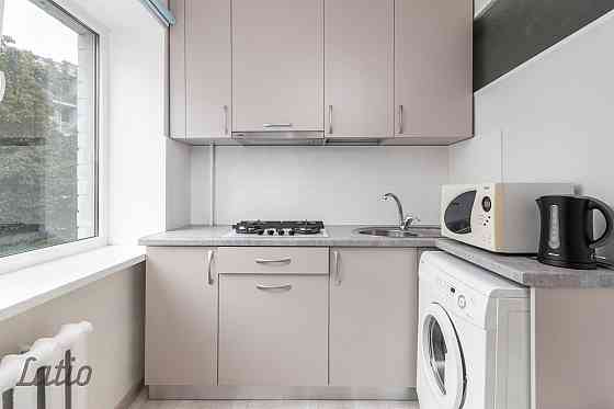 Pārdod vienistabas dzīvokli Purvciemā. Dzīvokļa atjaunošanas laikā mainīta elektroinstalācija, līdzi Рига