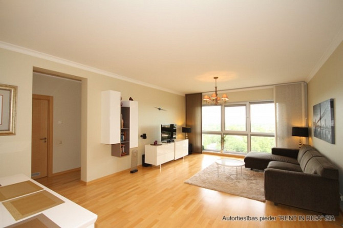 Современная, полностью меблированная 3-комнатная квартира с панорамными окнами в Рига - изображение 1