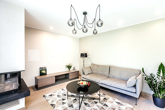 Фасадный дом, реновированный дом, вход с улицы, лифт, лестничная клетка после Рига - изображение 2