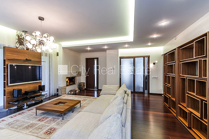 Фасадный дом, кирпичные стены, вход с улицы, лифт, лестничная клетка после Рига - изображение 10