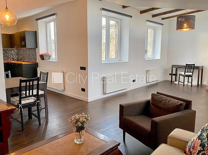 Фасадный дом, реновированный дом, вход с улицы и со двора, мансарда, лестничная Рига - изображение 19