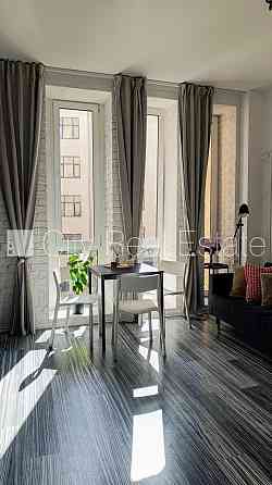 Фасадный дом, закрытый двор, лифт, лестничная клетка после капитального ремонта, Рига