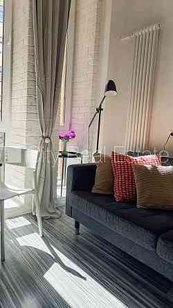 Фасадный дом, закрытый двор, лифт, лестничная клетка после капитального ремонта, Рига