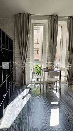 Фасадный дом, закрытый двор, лифт, лестничная клетка после капитального ремонта, Рига