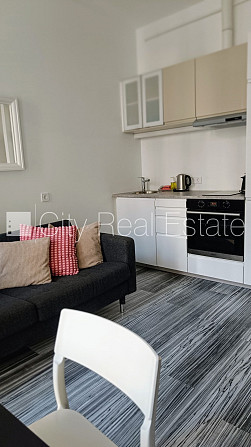 Фасадный дом, закрытый двор, лифт, лестничная клетка после капитального ремонта, Рига - изображение 6