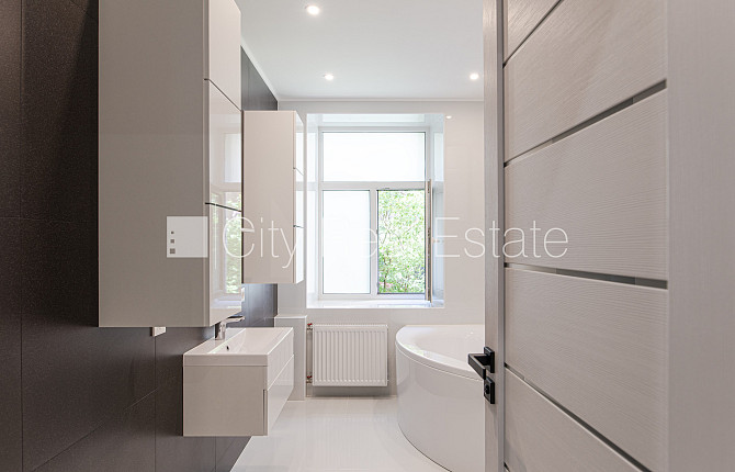 Zeme īpašumā, pagalma māja, labiekārtots apzaļumots pagalms, slēgts pagalms, teritorijas Rīga - foto 16