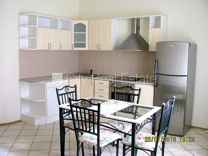 Новостройка, зеленая территория, гараж на две машины, озеленённая территория со Юрмала - изображение 1