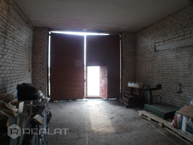 Fasādes māja, ieeja no ielas, maksas autostavvieta, logi vērsti mājas abās pusēs, mansards, studio t Рига - изображение 20