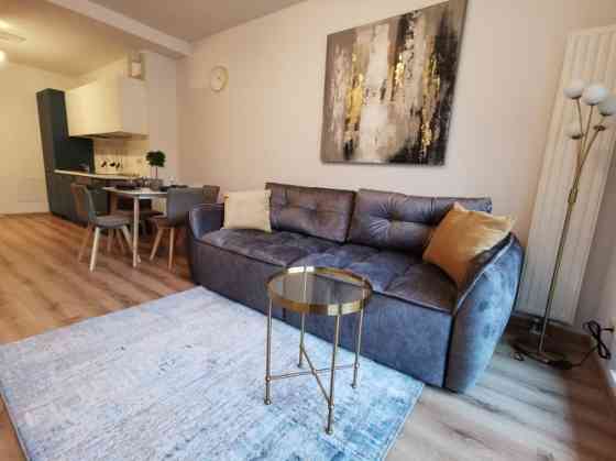 Izīrē mājīgu 2 istabu dzīvokli projektā "Aizkulises"  Šis modernais un labiekārtotais 2 istabu dzīvo Рига