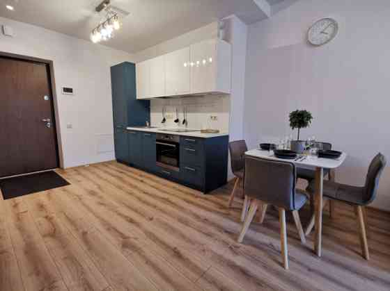 Izīrē mājīgu 2 istabu dzīvokli projektā "Aizkulises"  Šis modernais un labiekārtotais 2 istabu dzīvo Рига