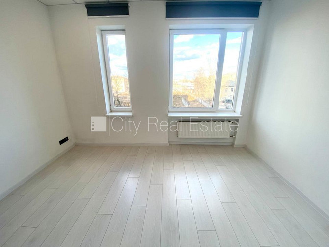 Fasādes māja, renovēta māja, ieeja no ielas, ir lifts, kāpņu telpa pēc kapitālā remonta, Rīga - foto 3