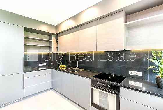 Таунхаус, новостройка, благоустроенная озеленённая территория, подъездная Рига