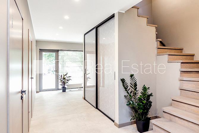 Таунхаус, новостройка, благоустроенная озеленённая территория, подъездная Рига - изображение 9