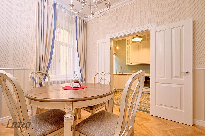 Pārdod skaistu 4-istabu dzīvokli Rīgas centrā. Dzīvoklī ir zemi komunālie maksājumi, pateicoties ind Рига - изображение 2