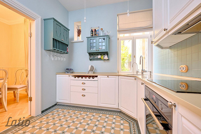 Pārdod skaistu 4-istabu dzīvokli Rīgas centrā. Dzīvoklī ir zemi komunālie maksājumi, pateicoties ind Рига - изображение 1