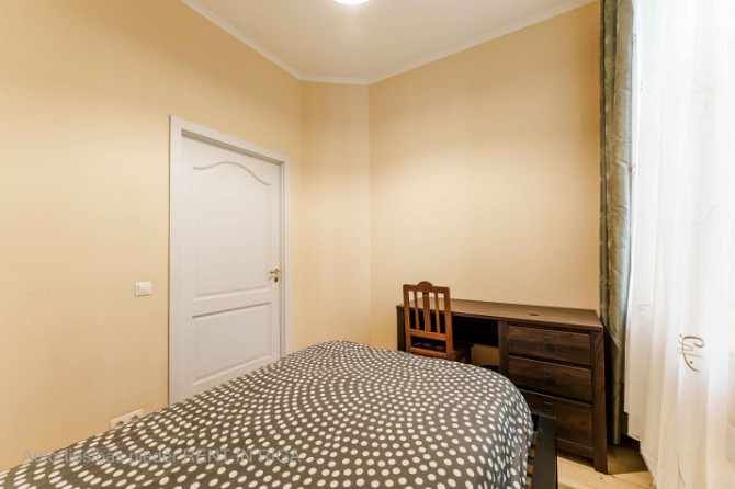 Tiek izīrēts liels dzīvoklis Klusajā centrā. Pieejams no 25.oktobra.  Dzīvokļa plānojums: - Rīga - foto 6