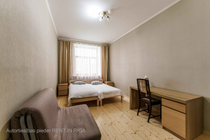 Tiek izīrēts liels dzīvoklis Klusajā centrā. Pieejams no 25.oktobra.  Dzīvokļa plānojums: - Rīga - foto 8