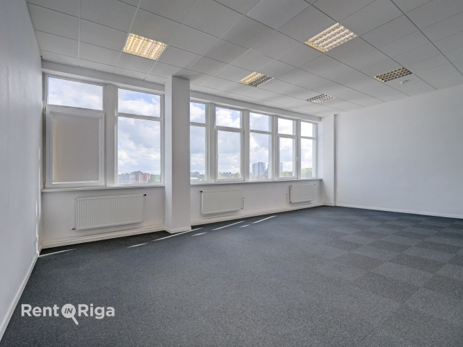 Kvalitatīvs, kompakta izmēra birojs renovētā ēkā  Ganību dambī 24D.  Birojs atrodas ēkas Rīga - foto 1