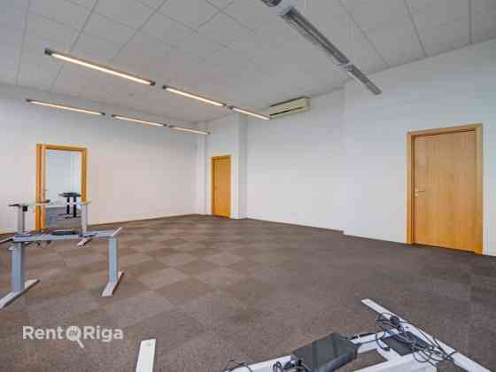 Качественный, компактный офис в отреставрированном здании  Ganību dambī 24D.  Офис Рига