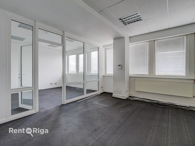 Nomai pieejams kvalitatīvs, plaša izmēra birojs renovētā ēkā - Ganību dambī 24D.  Birojs Rīga - foto 9